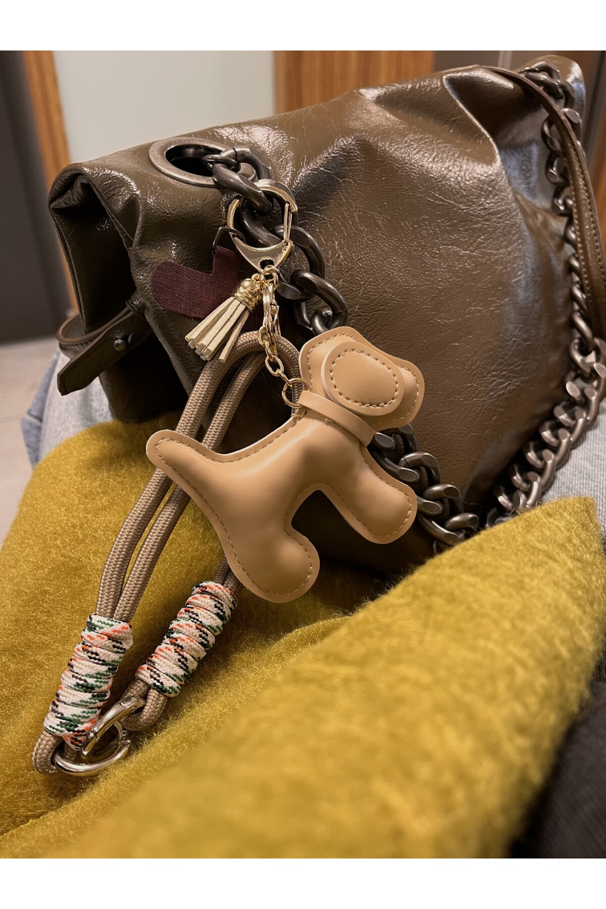 MILKY BROWN DOG BAG CHARM