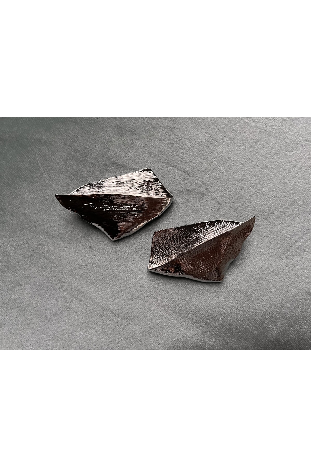 MODERN DOKULU METAL KÜPE