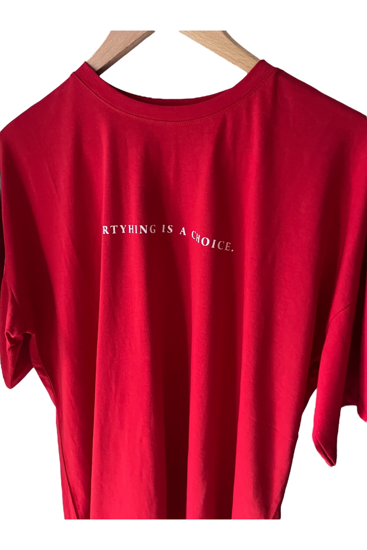 SLOGANLI KIRMIZI OVERSIZE TİŞÖRT