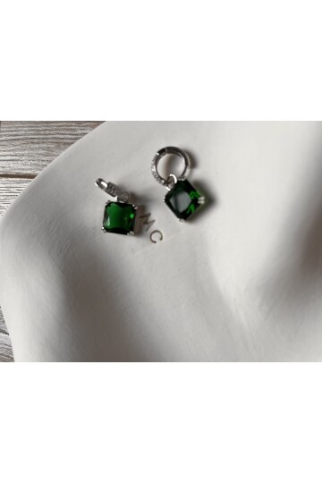 YEŞİL KARE TAŞ KÜPE